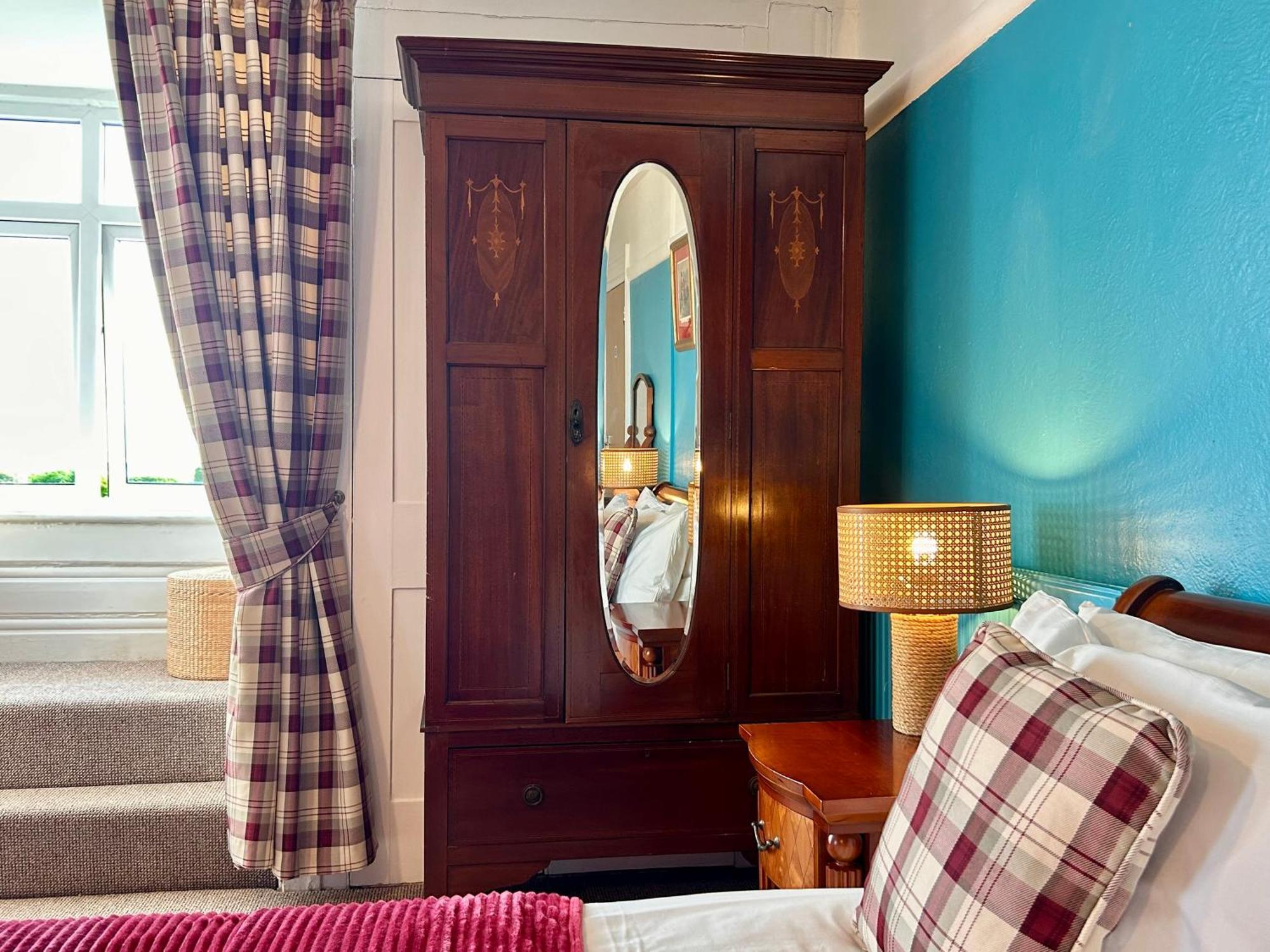 Clarence Quarters Self-Catering Guest House Portsmouth Oda fotoğraf